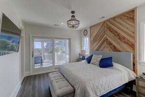 House, Multiple Beds (3 46th Avenue)