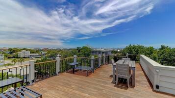 House, Multiple Beds (305 Carolina Boulevard) | Balcony