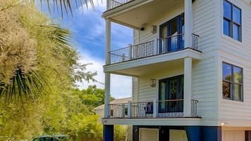 House, Multiple Beds (305 Carolina Boulevard) | Pool