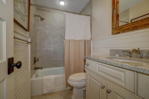 Ferienhaus, Mehrere Betten (34 Beach Club Villa) | Badezimmer | Seife, Shampoo