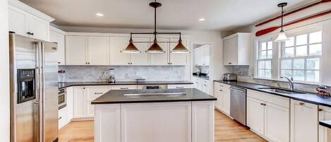 House, Multiple Beds (3602 Palm Boulevard) | Private kitchen