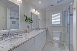 House, Multiple Beds (50 Fairway Dunes) | Bathroom | Free toiletries, hair dryer, towels