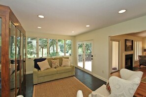 House, Multiple Beds (7 Edgewater Ally) | Living room - 7 Edgewater Ally (Isle of Palms)