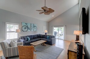 Casa, várias camas (903 Ocean Boulevard) | Sala de estar