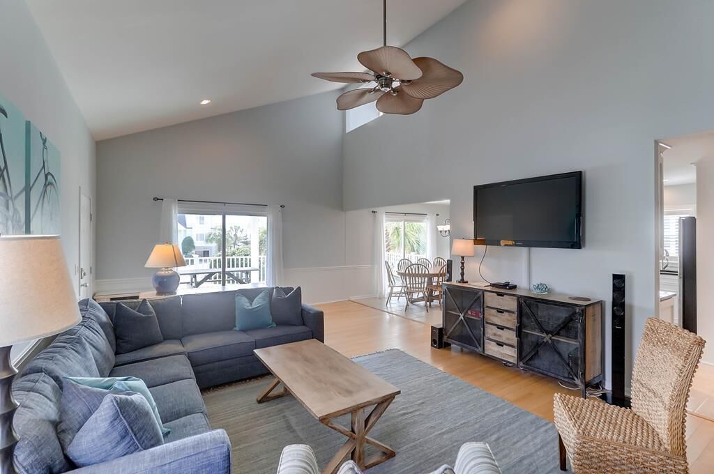 Rumah, Beberapa Tempat Tidur (903 Ocean Boulevard) | Ruang keluarga