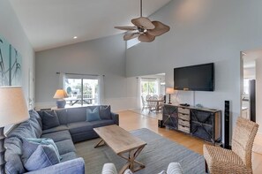 Casa, várias camas (903 Ocean Boulevard) | Sala de estar