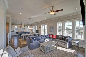 Living room - 2301 Palm Boulevard (Isle of Palms)