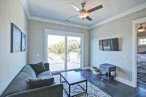 Living room - 2301 Palm Boulevard (Isle of Palms)