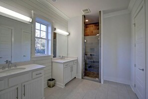 House, Multiple Beds (2301 Palm Boulevard) | Bathroom - 2301 Palm Boulevard (Isle of Palms)