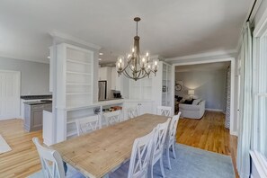 Talo, useita sänkyjä (26 Hidden Green) | Yksityinen keittiö