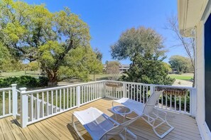 House, Multiple Beds (26 Hidden Green) | Balcony