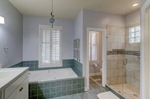 Ferienhaus, Mehrere Betten (26 Hidden Green) | Badezimmer | Shampoo
