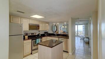 Condo, Multiple Beds (416B Shipwatch) | Private kitchen | Fridge, microwave, stovetop, dishwasher