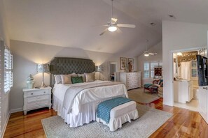 Casa, várias camas (705 Carolina Boulevard) | 4 quartos, Wi-Fi, roupa de cama