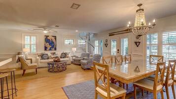 House, Multiple Beds (705 Carolina Boulevard) | Dining