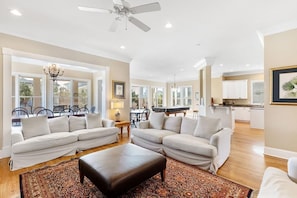 Casa, várias camas (918 Carolina Boulevard) | Sala de estar | Pebolim