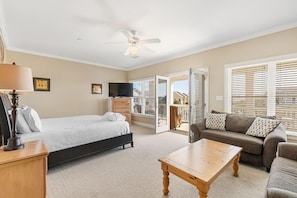 Casa, várias camas (918 Carolina Boulevard) | 7 quartos, Wi-Fi, roupa de cama