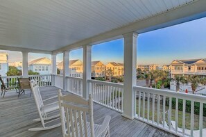 House, Multiple Beds (918 Carolina Boulevard) | Balcony
