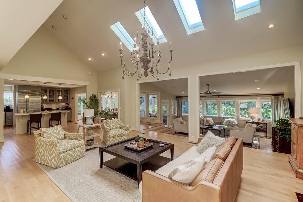 House, Multiple Beds (8 Hidden Green) | Living room