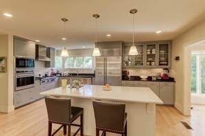 House, Multiple Beds (8 Hidden Green) | Private kitchen | Oven - 8 Hidden Green (Isle of Palms)