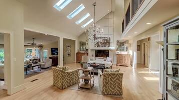 House, Multiple Beds (8 Hidden Green) | Living room