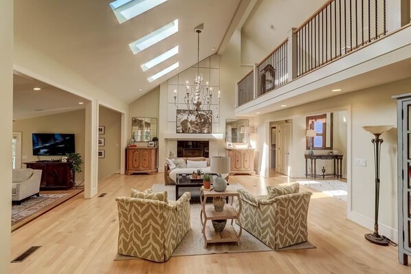 House, Multiple Beds (8 Hidden Green) | Living room - 8 Hidden Green (Isle of Palms)