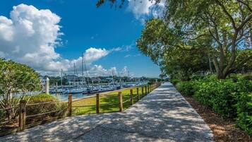 Condo, Multiple Beds (406 Yacht Harbor Court) | Property grounds