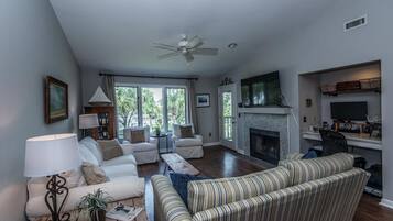 Condo, Multiple Beds (406 Yacht Harbor Court) | Living room
