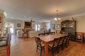 Casa, varias camas (2 55th Ave) | Cocina privada | Tostadora 