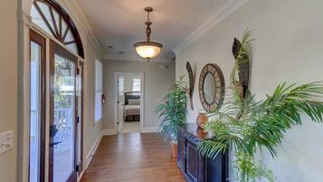 House, Multiple Beds (2 55th Ave) | Interior