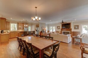 House, Multiple Beds (2 55th Ave) | Dining