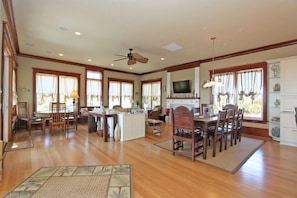 House, Multiple Beds (2 9th Ave) | Living room | Stereo