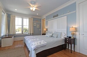 House, Multiple Beds (2 9th Ave)