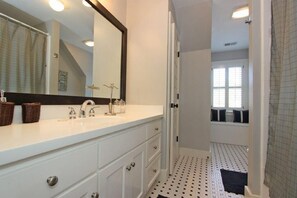 Ferienhaus, Mehrere Betten (3008 Hartnett Boulevard) | Badezimmer
