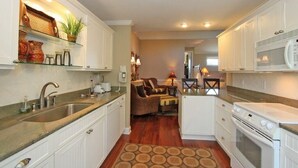 Nhà, nhiều giường (39 Linkside Villa) | Bếp riêng