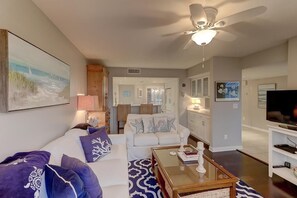 คอนโด, หลายเตียง (H303 Tidewater) | 2 ห้องนอน, Wi-Fi ฟรี, ผ้าปูที่นอน