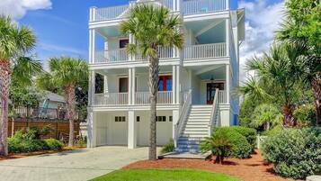 House, Multiple Beds (711 Carolina Boulevard) | Exterior