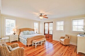 House, Multiple Beds (711 Carolina Boulevard)