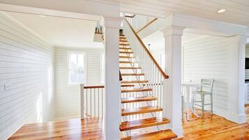 House, Multiple Beds (711 Carolina Boulevard) | Interior