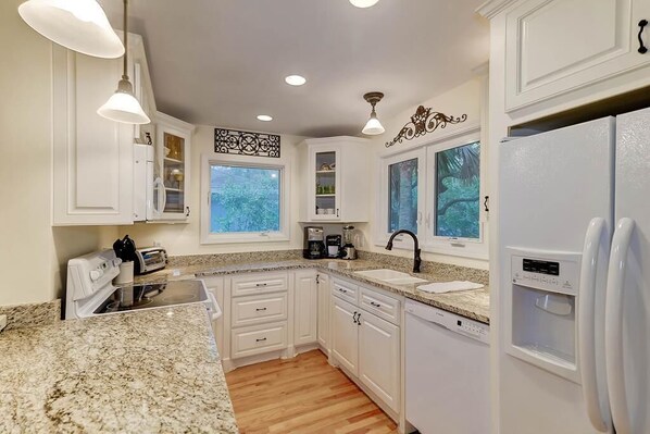 Cabin, Multiple Beds (22 Twin Oaks) | Private kitchen - 22 Twin Oaks (Isle of Palms)