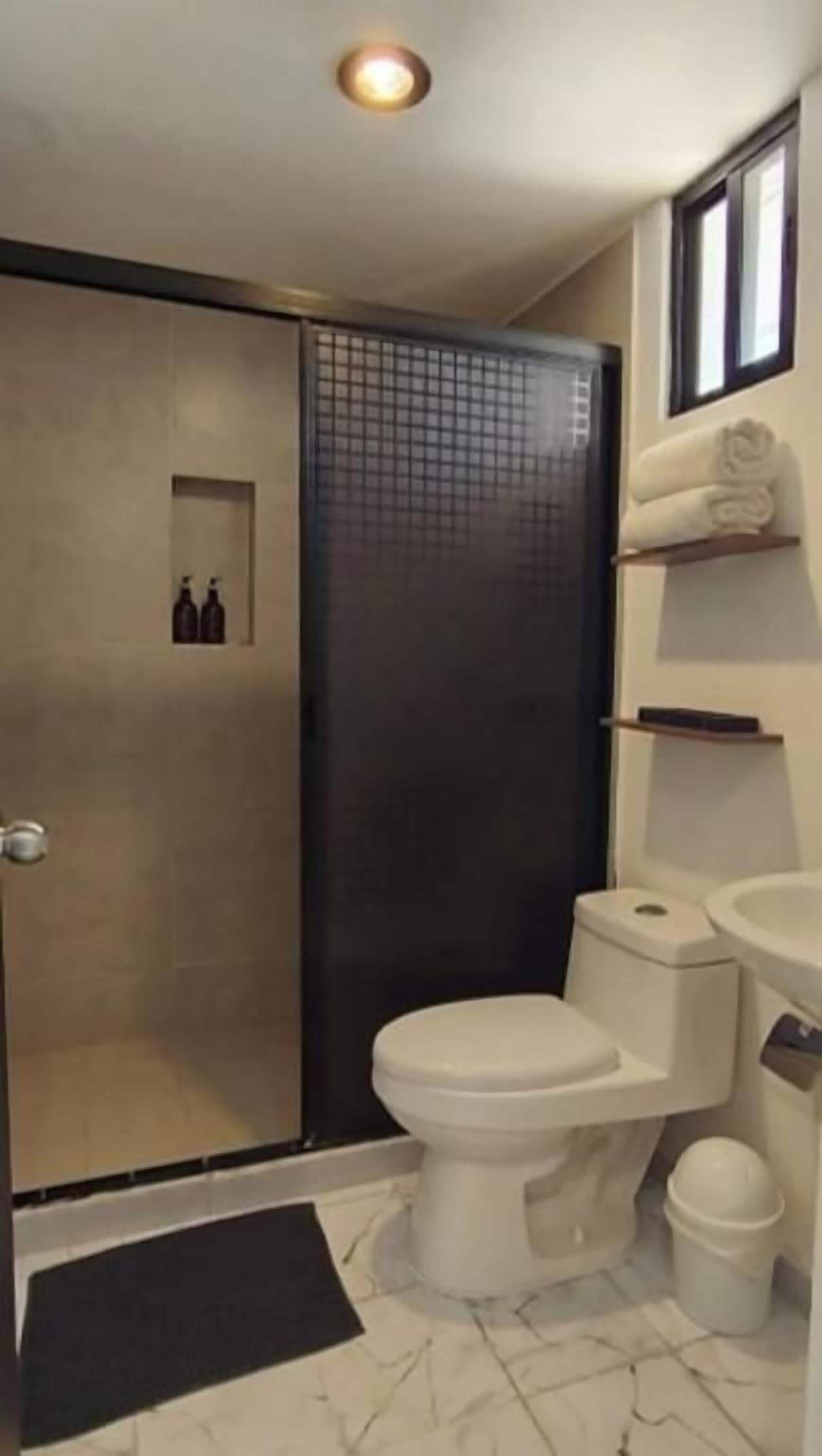 Junior Studio Suite | Bathroom