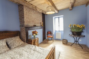 Premium Cottage, Ensuite, Pool View (Le four à pain) | 4 bedrooms - Gîtes Chez Antonin (Tour-de-Faure)