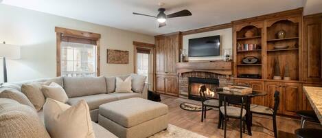Smart TV y chimenea