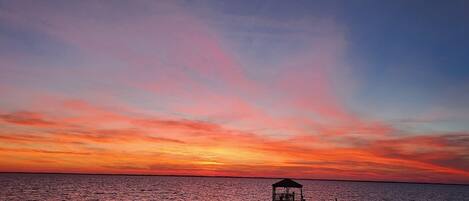 Beach nearby, sun-loungers, beach towels