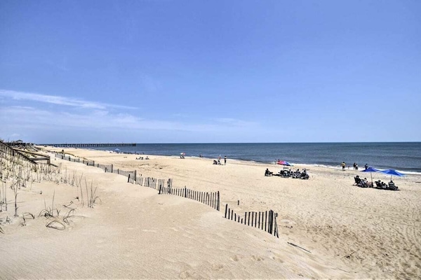 Beach nearby, sun-loungers, beach towels