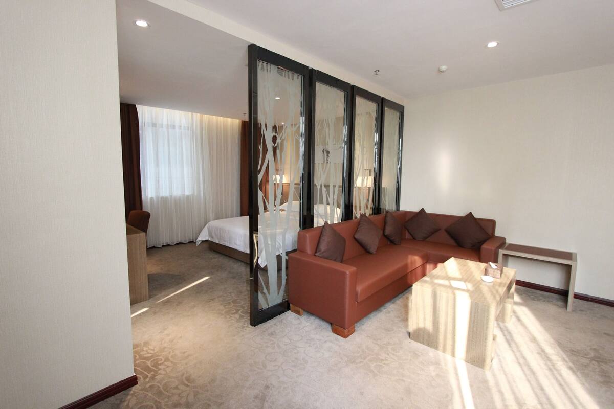 Suite Deluxe | 1 habitación, ropa de cama de alta calidad y camas con efecto memoria