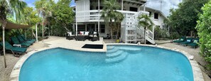 Outdoor pool - Presidential Suite 3b/2.5b,sleep 7,pool,WiFi,AC,Grace Bay Beach (Providenciales)