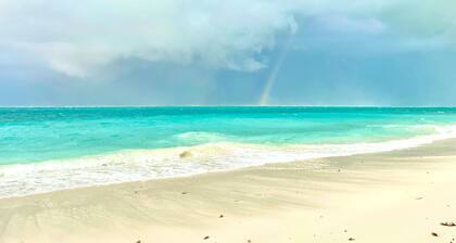 Presidential Suite 3b/2.5b,sleep 7,pool,WiFi,AC,Grace Bay Beach