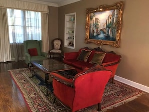 Smart TV, fireplace - Filmed in Movie-Large Charming Midtown 4000 f²,5 BR,8 beds,3.5 bath sleeps 14 (Memphis)