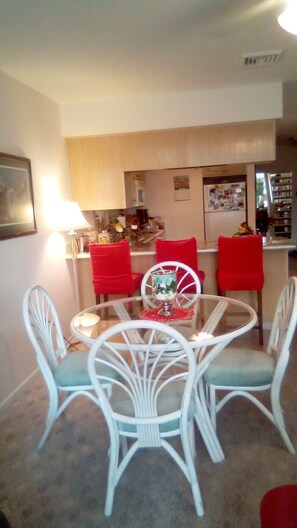 Dining - The shores  (Port Clinton)